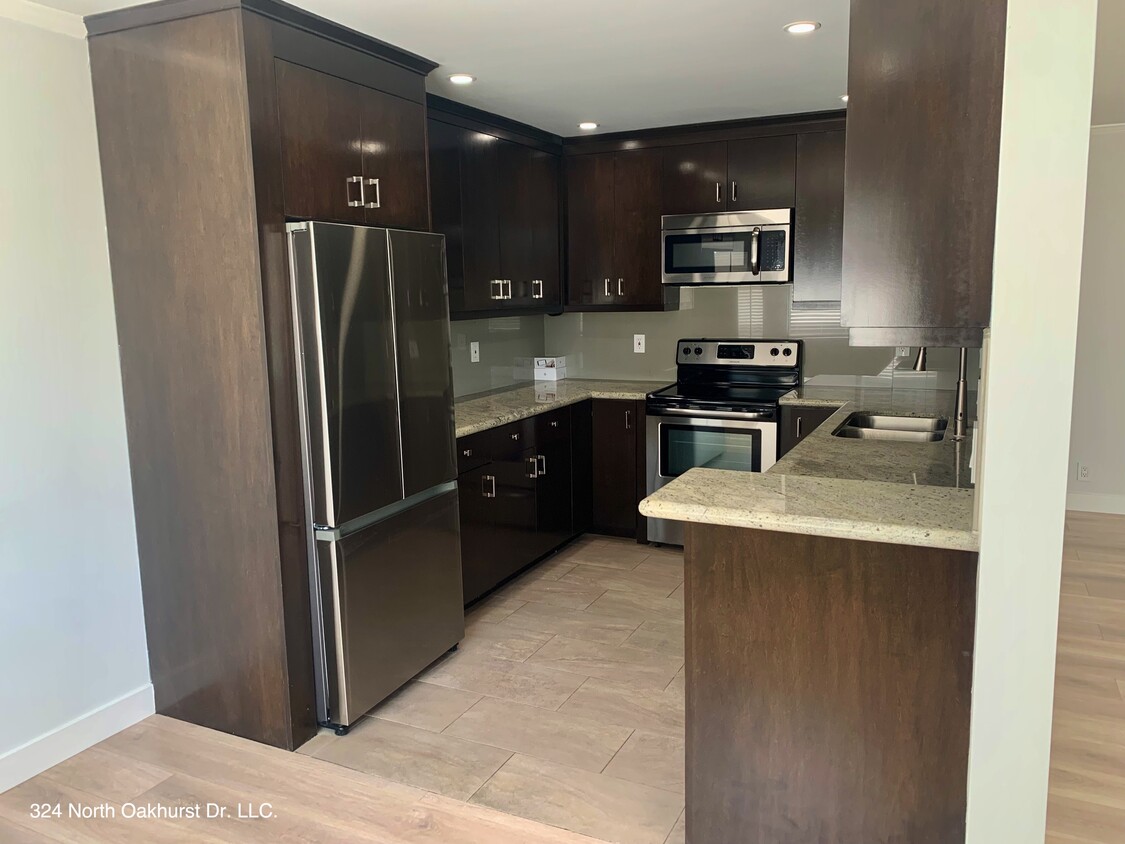 Beautiful Upgraded Kitchen - 324 N Oakhurst Dr