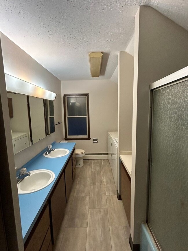 Building Photo - 121 Chestnut St