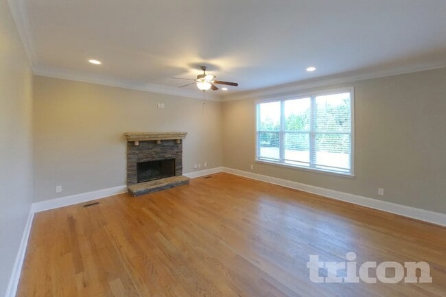 Building Photo - 2242 Townside Dr
