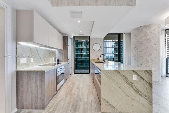 Building Photo - 801 S Miami Ave