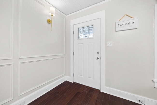 Building Photo - Historic Charm Meets Smart Design—2BR Home Near Downtown