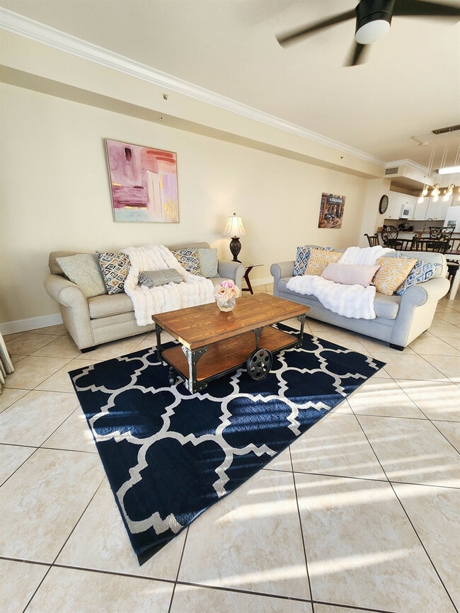 Foto del edificio - 16819 Front Beach Rd