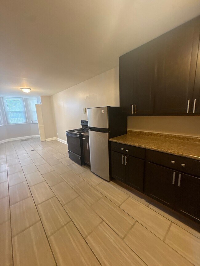 Foto del edificio - 7444 S Langley Ave