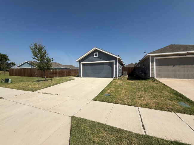 Building Photo - 3328 Turkey Trot Ln