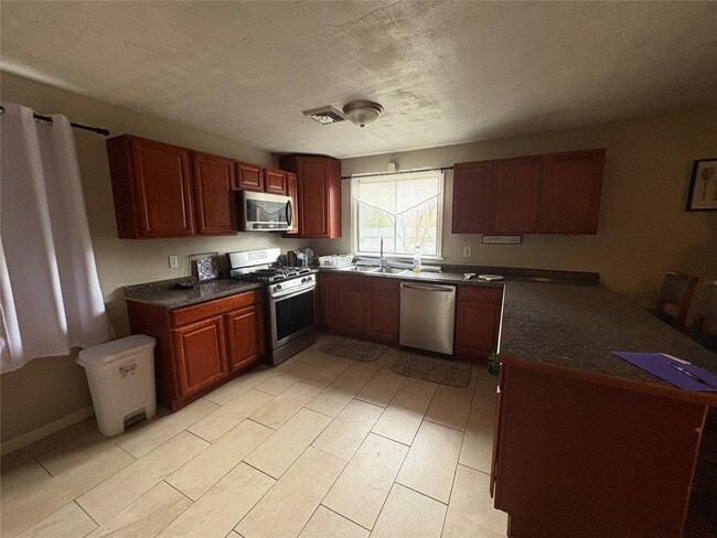 Building Photo - 106 Burr Ave
