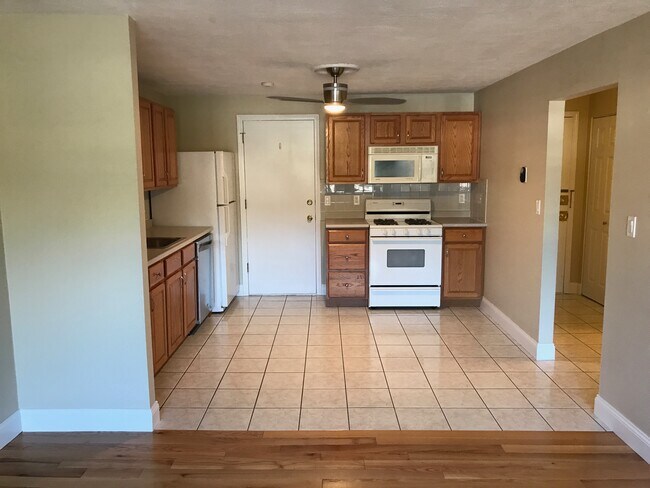 Building Photo - 270 Main St