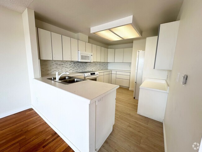 Building Photo - 6337 Caminito Andreta