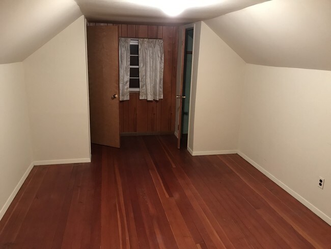 2nd Fl Bedroom - 7 Lincoln Ave