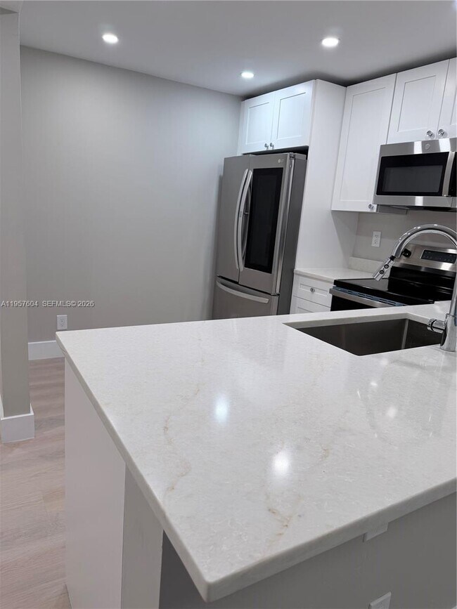 Foto del edificio - 2324 S Cypress Bend Dr