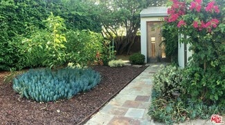 Entrance to the back guesthouse - 3864 Girard Ave