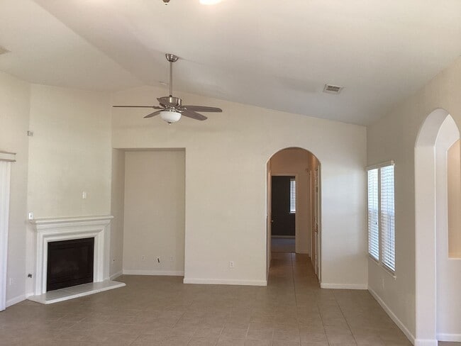 Foto del edificio - 1661 Redbud St