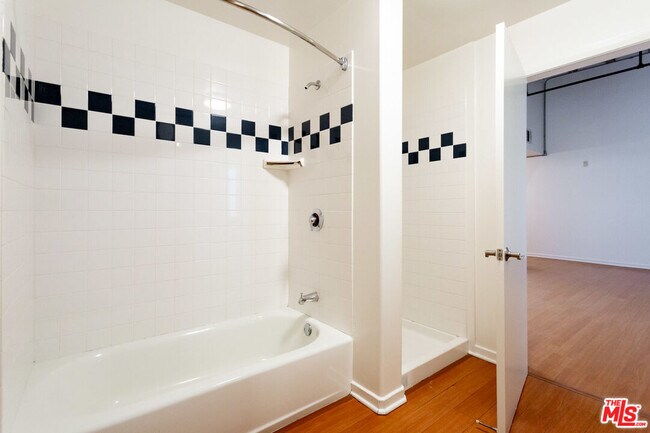 Foto del edificio - 711 S Olive St