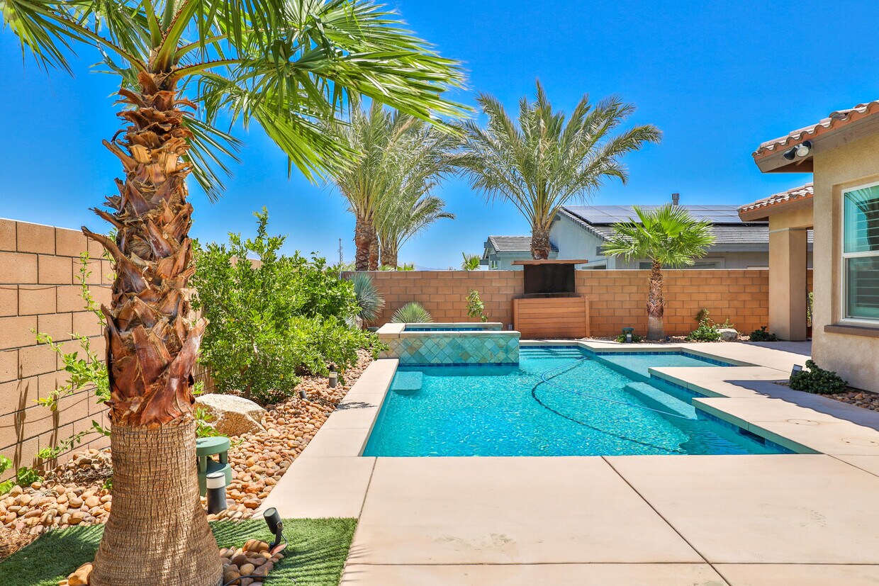 Primary Photo - 74488 Tesla Dr