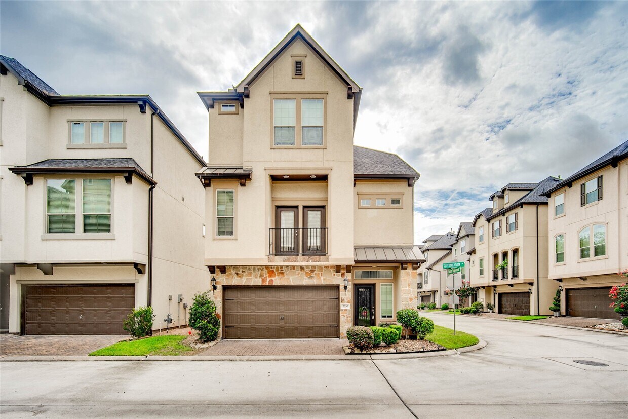 Foto principal - 2710 Shadybrook Meadow Dr