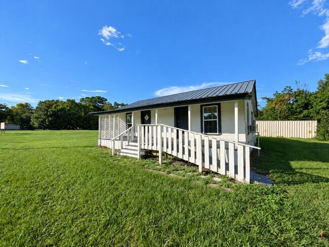 Building Photo - 114 Melton St