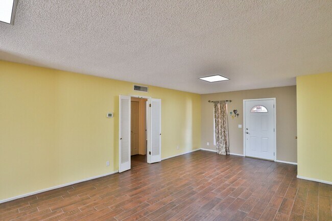 Foto del edificio - 2915 S Country Club Way