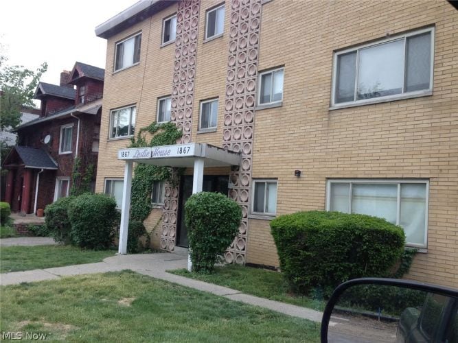 1867 N Taylor Rd Cleveland, OH 44112 – photo 2