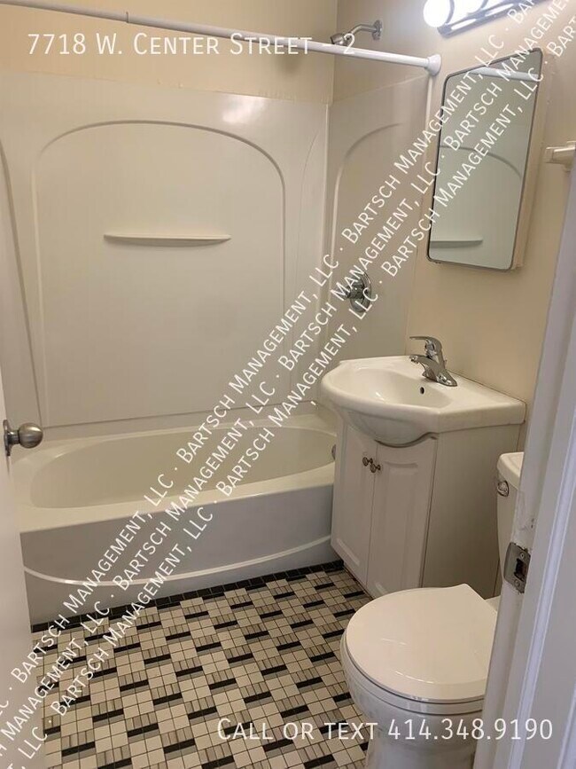 Foto del edificio - 7718 W Center St