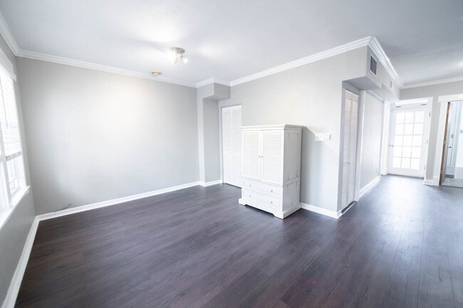 Building Photo - 921 W Winona St