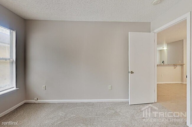 Building Photo - 7944 Cherry Blossom Dr S