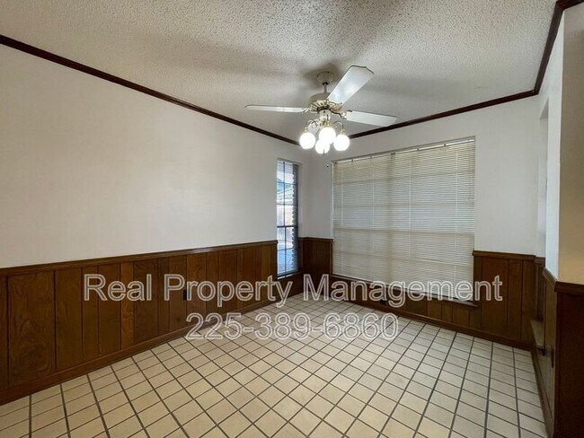 Foto del edificio - 6428 Chippendale Dr