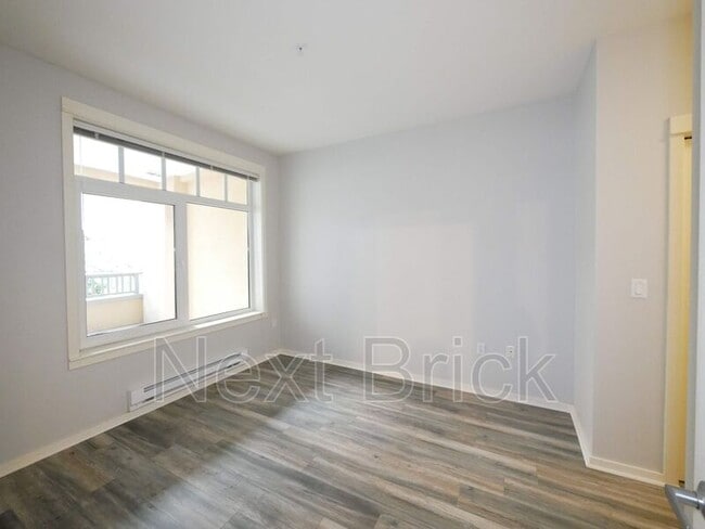 Building Photo - 109 2nd St S