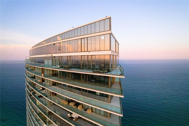 Foto del edificio - 18975 Collins Ave