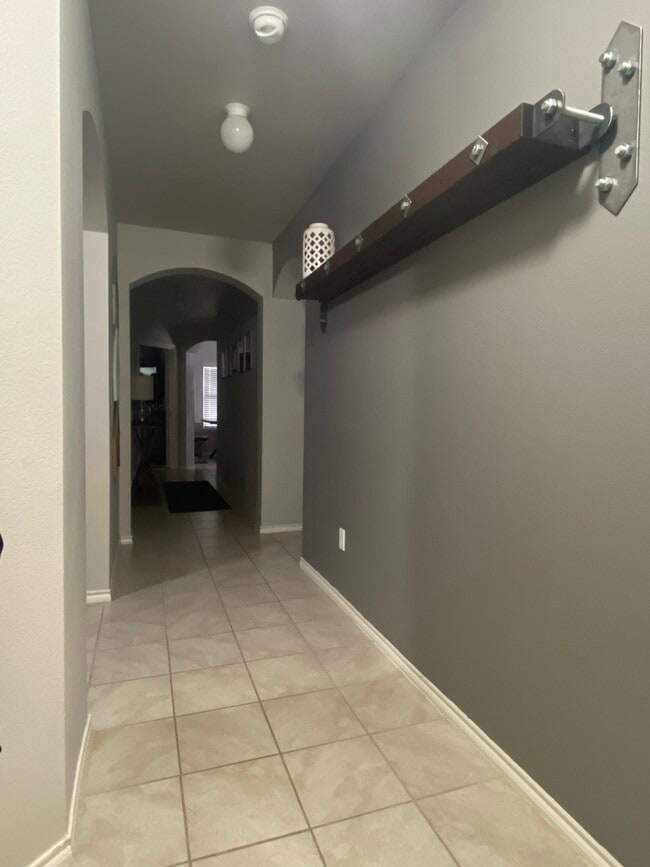 Building Photo - 1087 Decker Dr