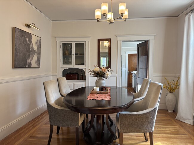 Comedor - 748 Belmont St