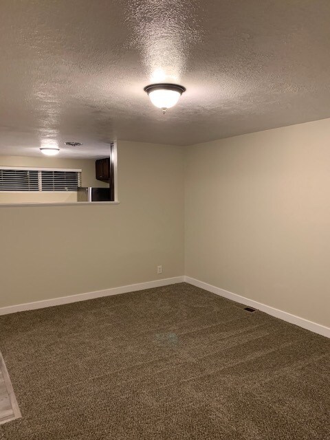 Sala de estar1 - 1175 W 5100 S