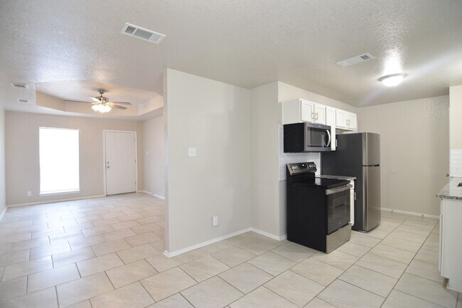 Building Photo - 2207 Jerome Dr