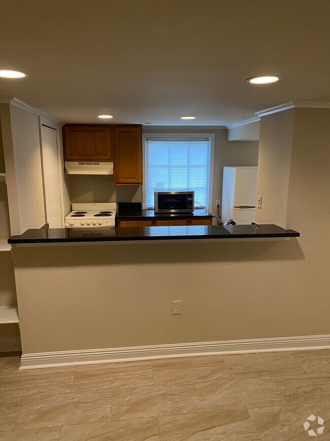 Sonlat Square Apartments for Rent with Hardwood Floors New Orleans