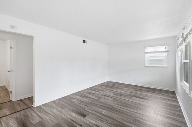 Foto del edificio - 5545 Aragon Dr