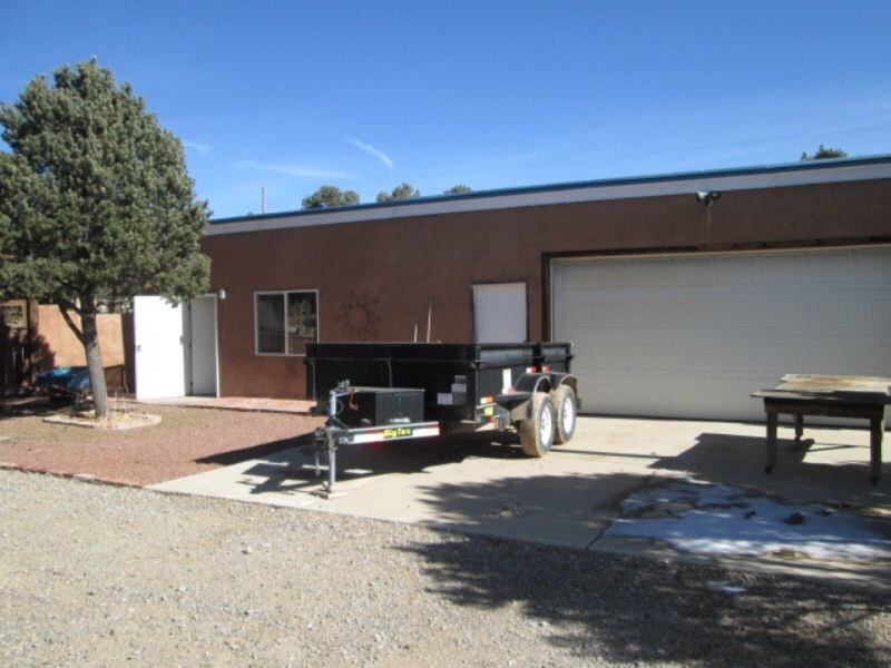 Primary Photo - 20 Axton Ln