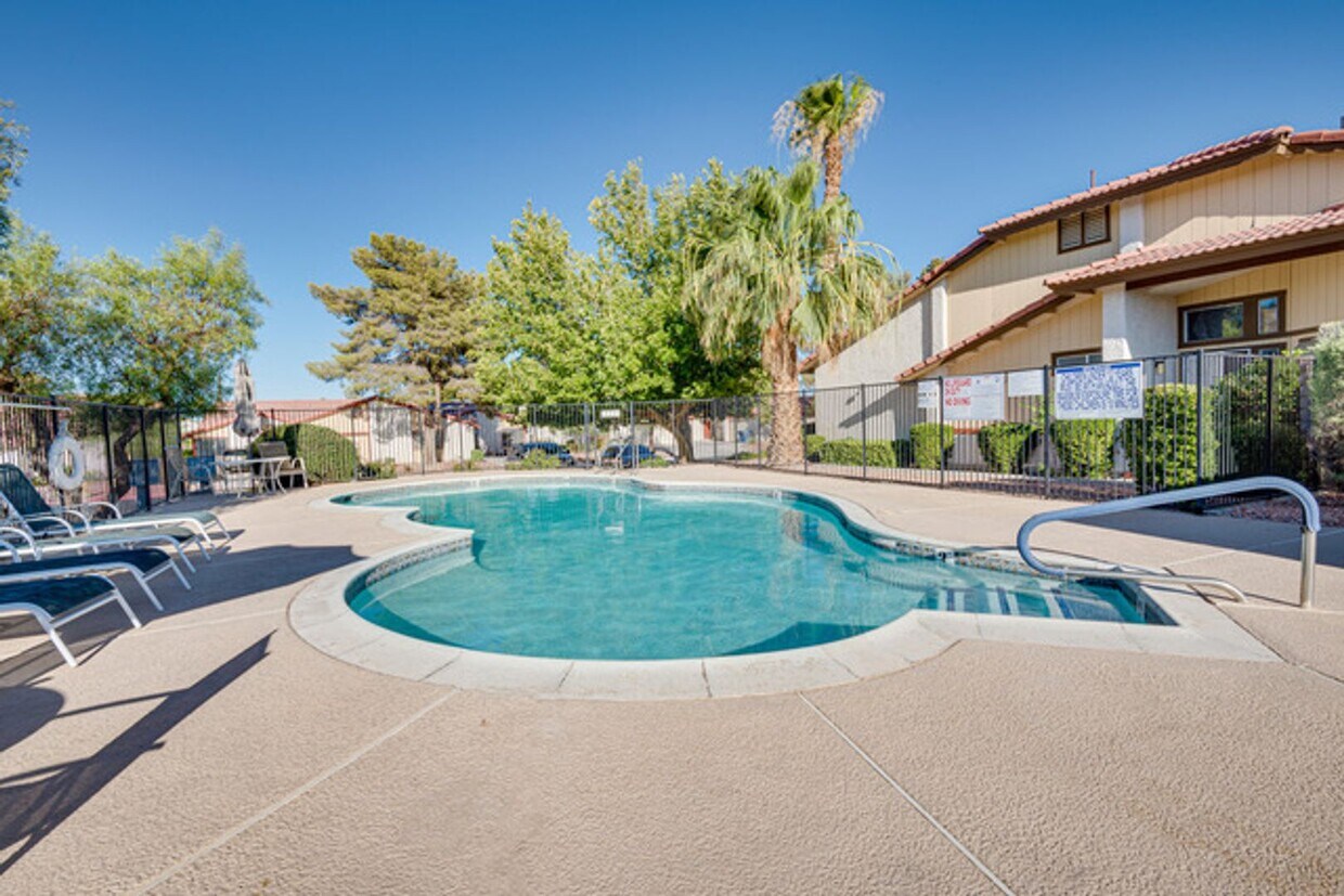Foto principal - Gated community/pool