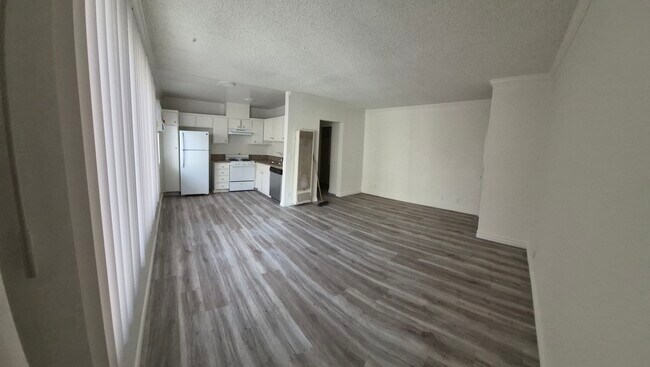 Cocina/sala de estar - 5545 Lindley Ave