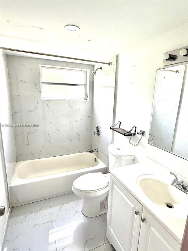 Foto del edificio - 1401 NE 191st St