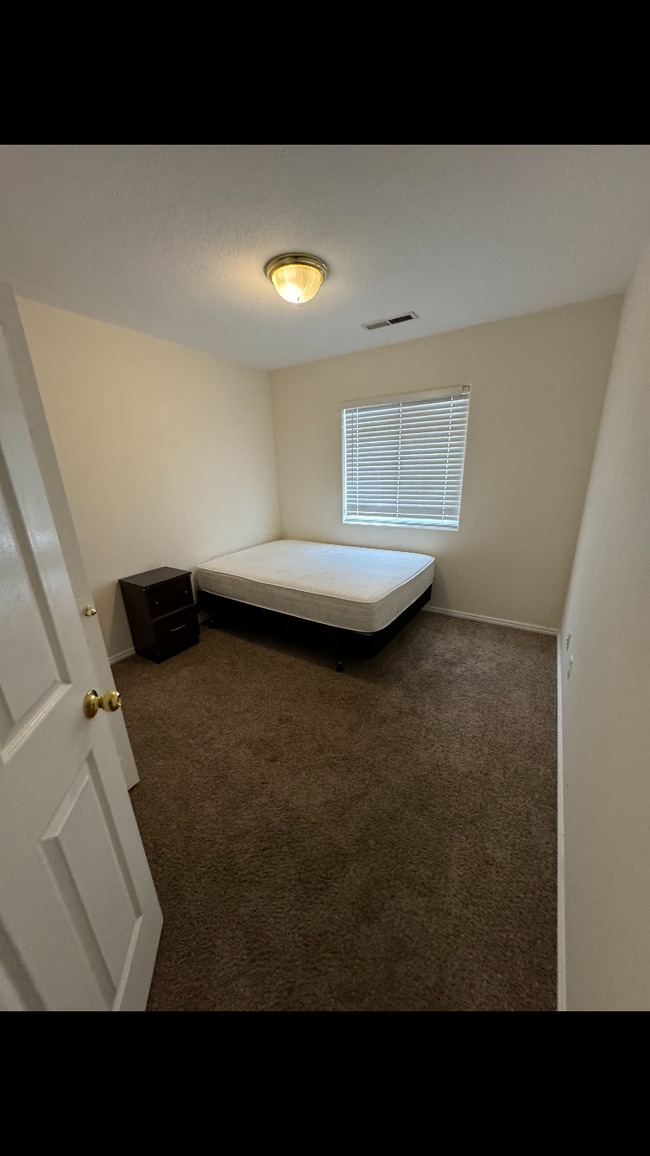 Building Photo - 444 Sunland Dr