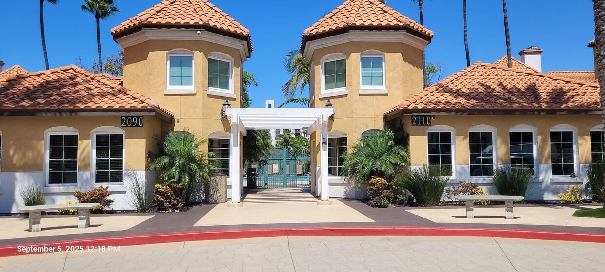 Primary Photo - River Colony townhome - centrally located