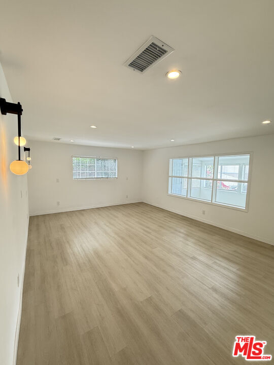 Foto del edificio - 4275 McClung Dr