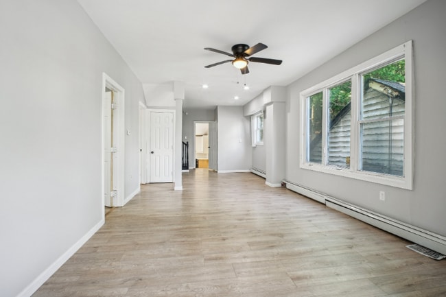 Foto del edificio - 296 Dixon Ave