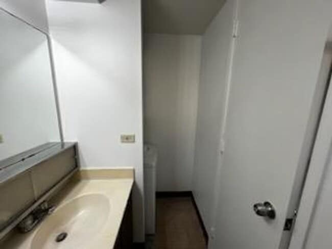 Building Photo - Pearlridge Square Large Studio with AC, Washer/Dryer, and Reserved Parking Stall