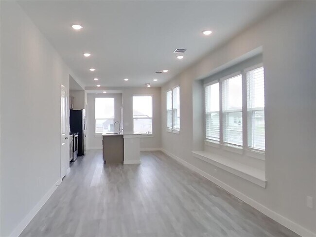 Building Photo - 525 Raglands Rd
