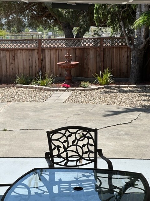 Foto del edificio - 1992 Bandoni Ave