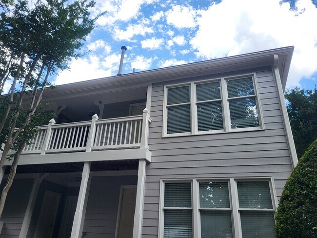 Foto del edificio - 704 Hollyfax Cir NE