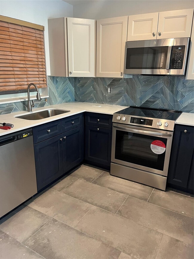 Building Photo - 9440 Live Oak Pl