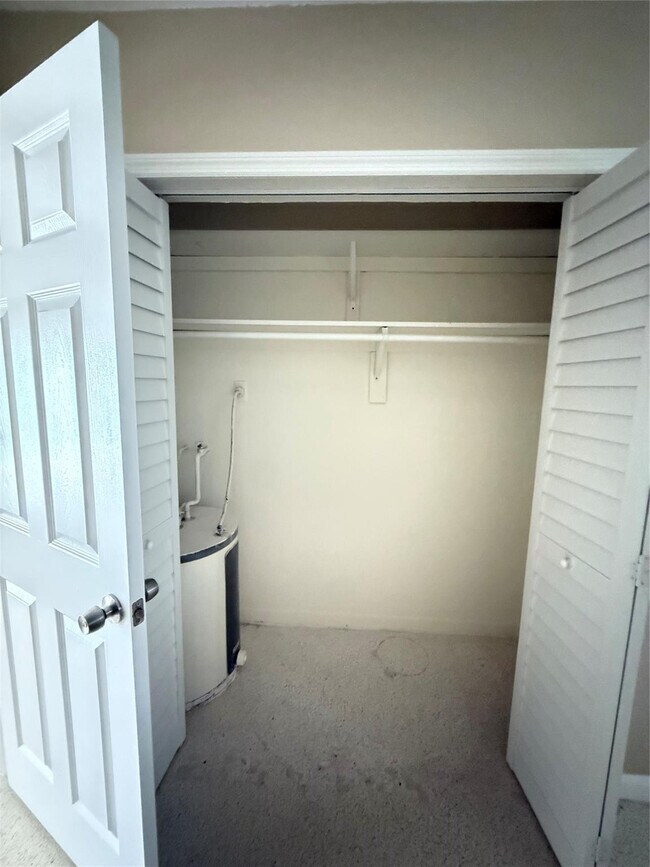 Foto del edificio - 835 NE 18th Ct