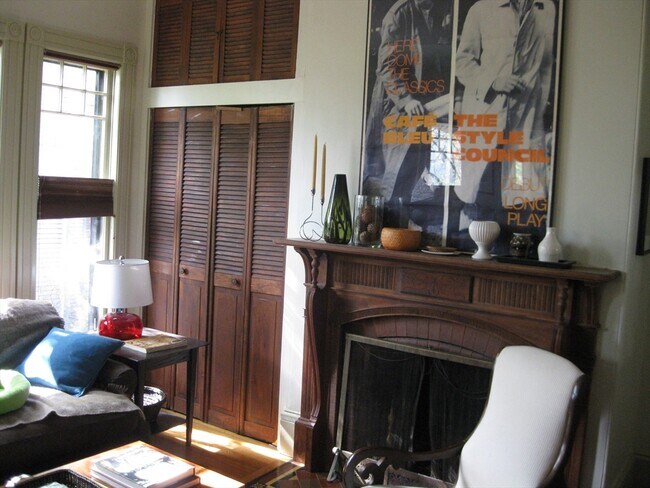 Building Photo - 123 Cushing Ave