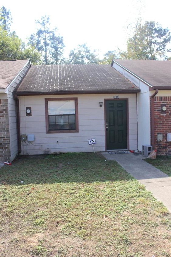 Primary Photo - 1233 Continental Ct