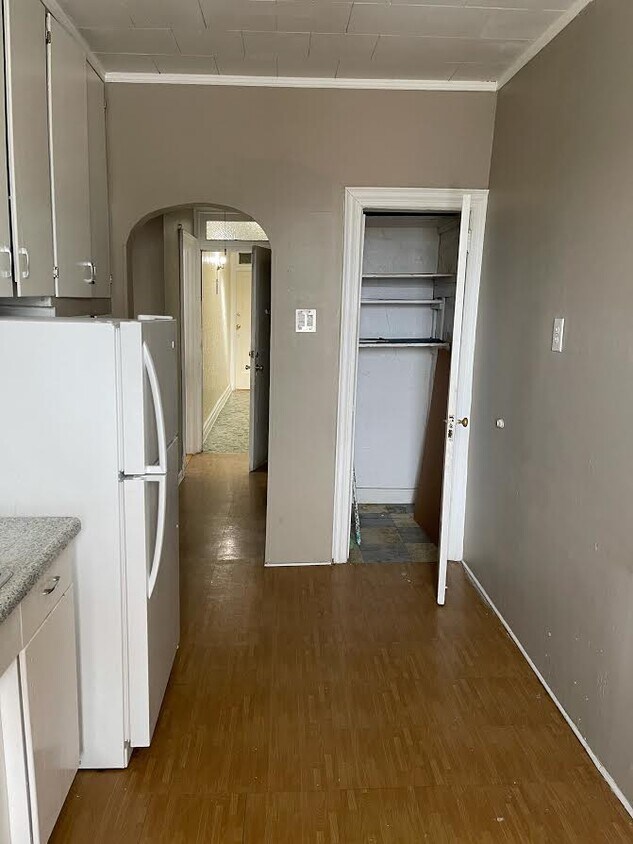Primary Photo - 2121 Avenue Y